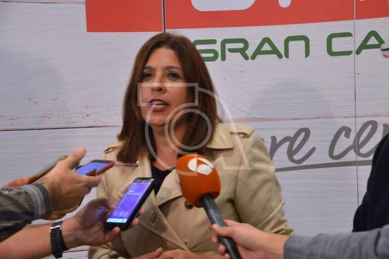 Carmen Hernández, alcaldesa y presidenta de NC, este martes en la sede de Spar Gran Canaria (Foto TA)